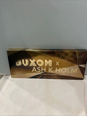 Buxom Eyeshadow Palette in Metallic Gold and Brown